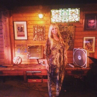 Sofia Talvik – When It Rains On Christmas Day