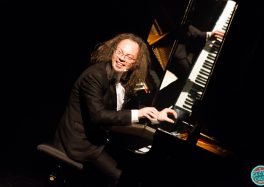 Simon Fache pour les Enchanteurs à l'espace Grossemy de Bruay-La-Buissière © Ludovic Mannechez