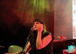 Concert d'Emily Wells Emily Wells et Tiny Ruins à la Maison Folice Hospice d'Havré - Le festival Les femmes s'en mêlent © Allison Blomme