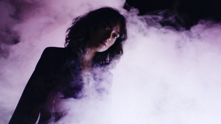 Julia Jean-Baptiste – Faux amours (clip officiel) (2021)
