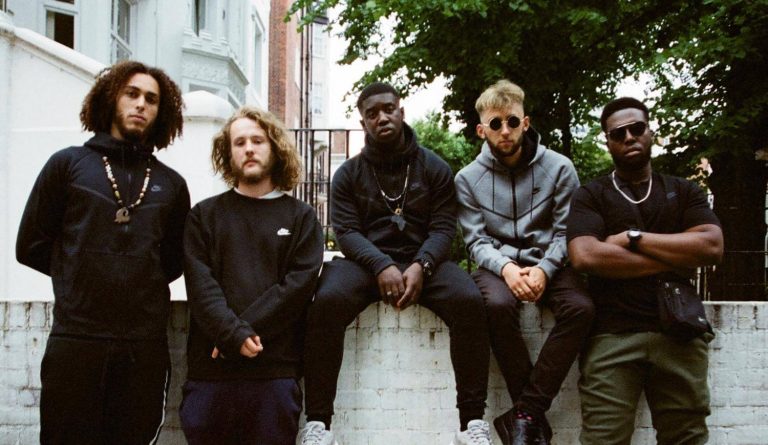 EZRA COLLECTIVE DÉVOILE LEUR SINGLE MORE THAN A HUSTLER