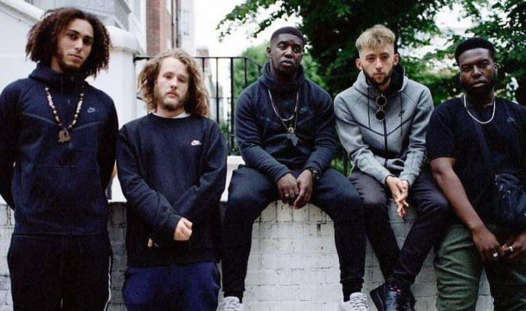 EZRA COLLECTIVE DÉVOILE SON CLIP POUR « MAY THE FUNK BE WITH YOU »