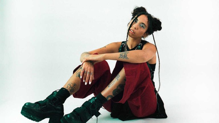 Indigo de Souza dévoile le clip « You Can Be Mean » (2023)