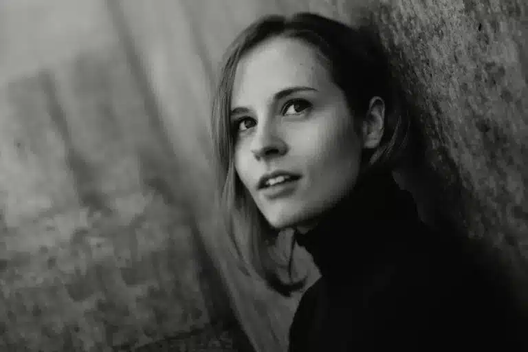 HANIA RANI – HELLO