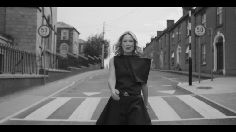 Róisín Murphy – Fader (Official Music Video) (2023)