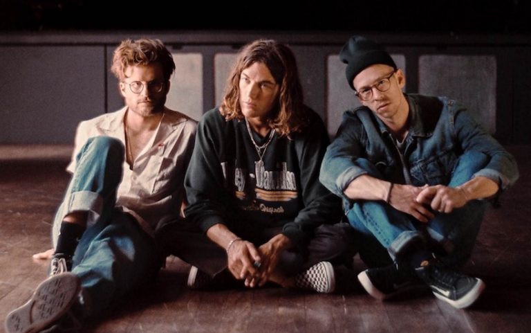 LANY – LOVE AT FIRST FIGHT