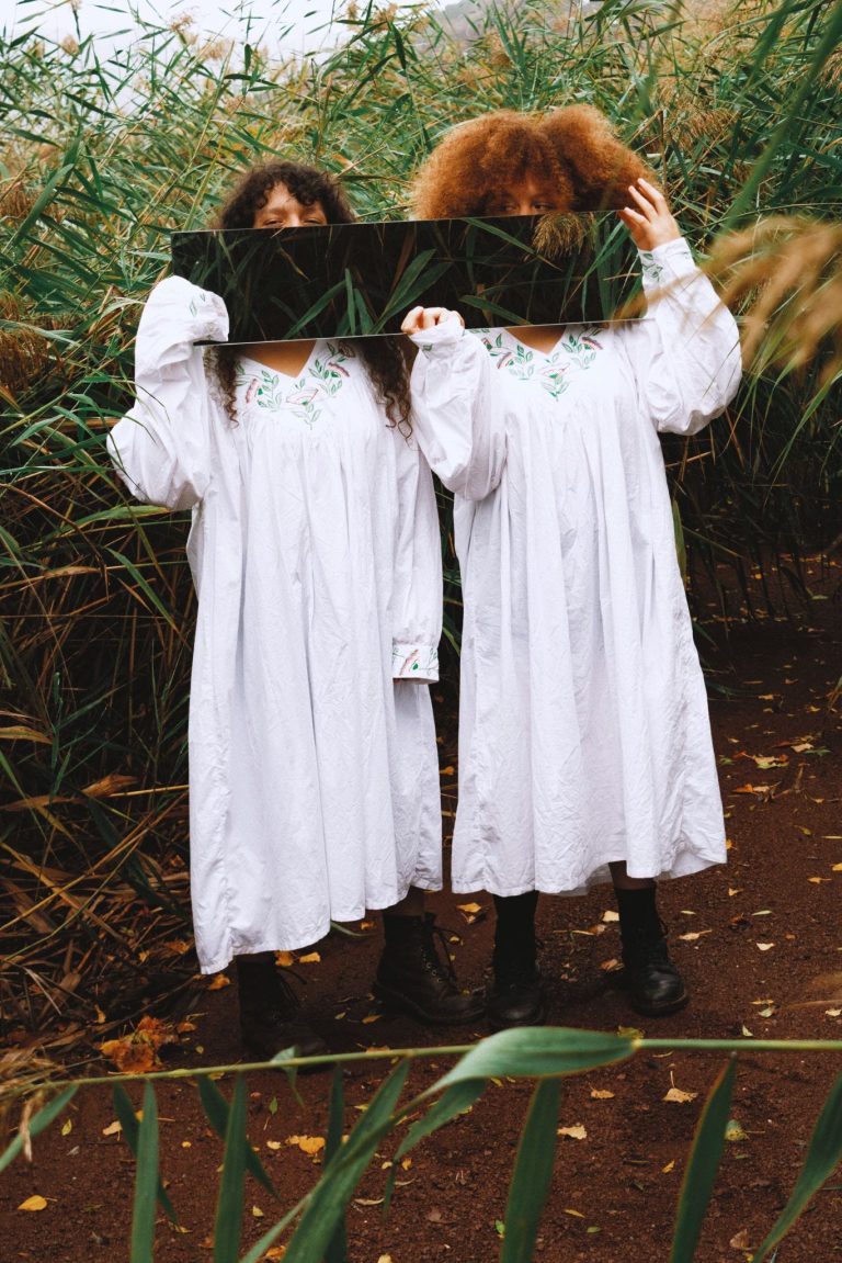 Le duo Malaka sort le premier clip du morceau  » Malaka Maï »