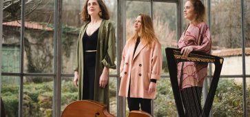 Leïla Soldevila, contrebasse / compositions Célia Forestier, chant / textes Félicité de Lalande, harpe