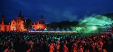 BEAUVILLE FESTIVAL 2025 : UNE ÉDITION RECORD AVEC 14 000 VISITEURS POUR UNE CLOTÛRE MAGIQUE AU CHÂTEAU D’OOIDONK