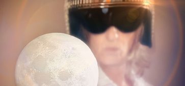 MISS D’AILES sur la lune avec son single « Girl on the Moon »