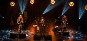 Suzanne Vega-Photo banniere Live Report l’élégance intemporelle de Suzanne Vega au Théâtre de Béthune (2026)