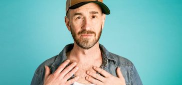 Tom Poisson dévoile le clip de « N’importe quoi » (2026)